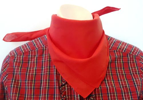 Punainen yksivärinen bandana